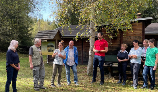 Die Mitarbeiter des Vorstandsstabes der Sparkasse lauschen den Ausführungen von Katarina Ungethüm. Foto: Yvonne Feustel (Sparkasse Vogtland)